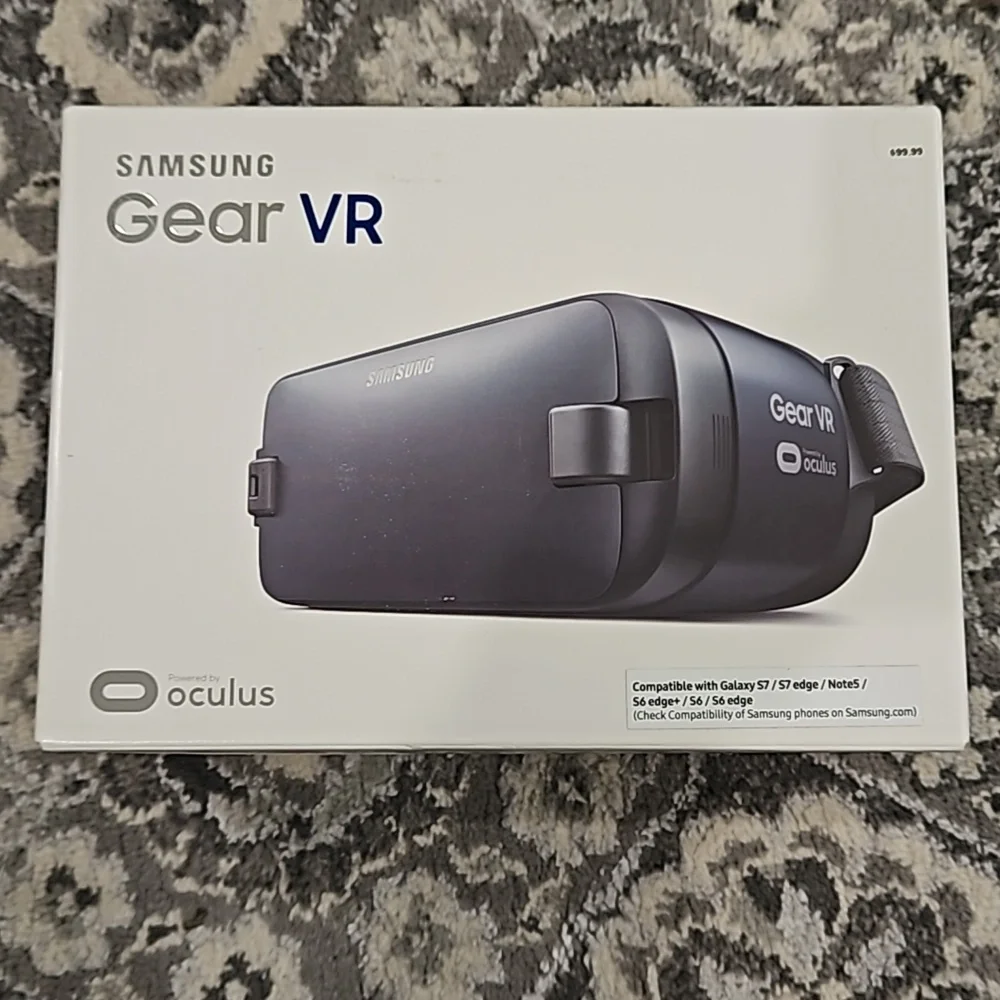 NEW! Samsung VR NEW in box!